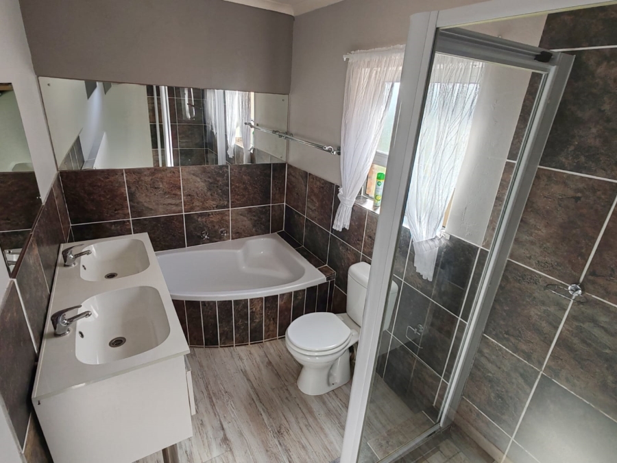 3 Bedroom Property for Sale in De Kelders Western Cape
